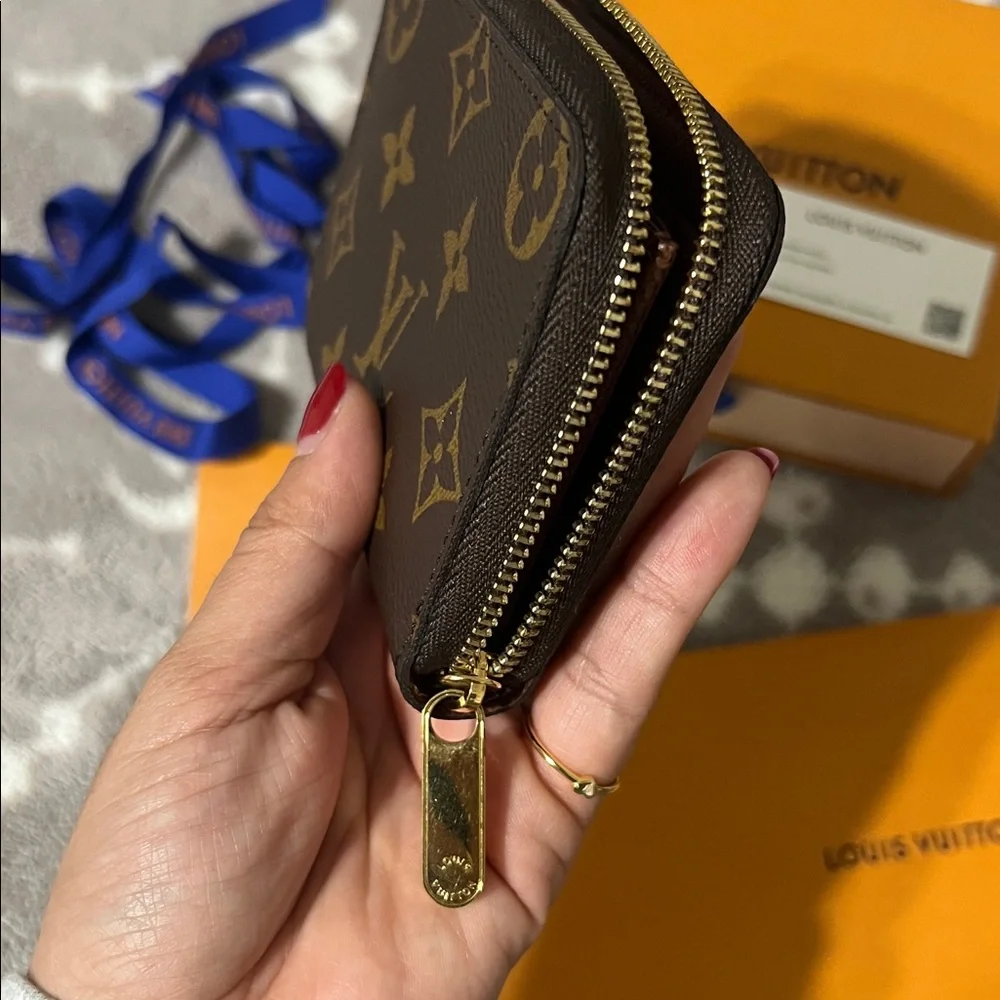 LV Coin Purse - Picture 3 of 6